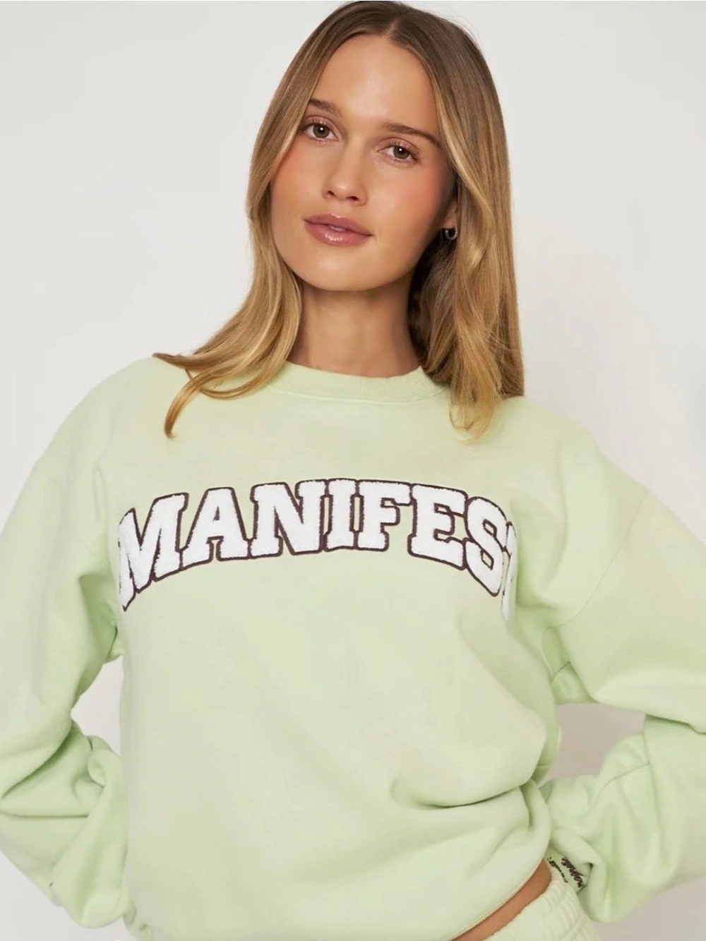 The Mayfair Group Manifest Classic Crewneck Graphic Sweatshirt in Green